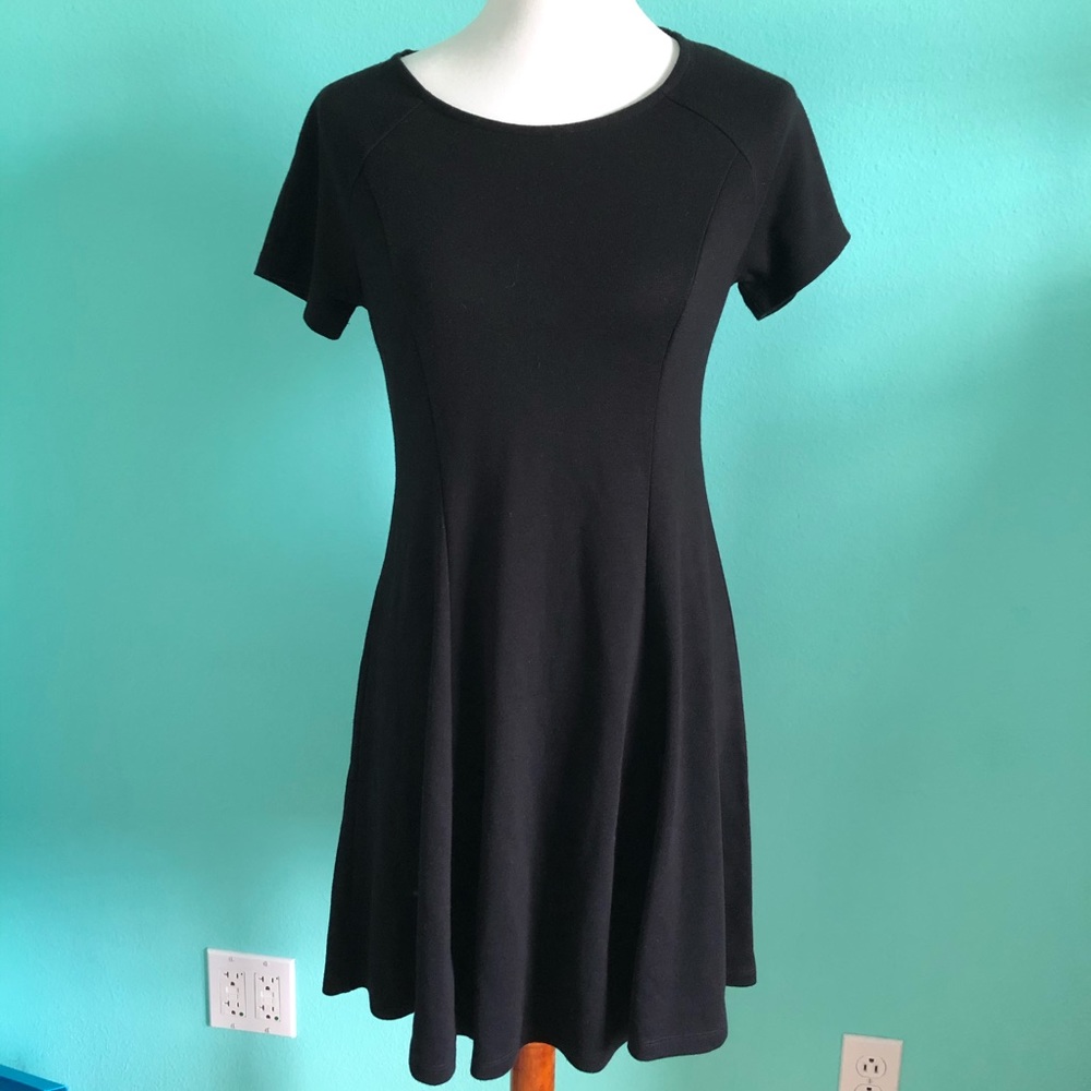 BEAUTIFUL LITTLE BLACK DRESS